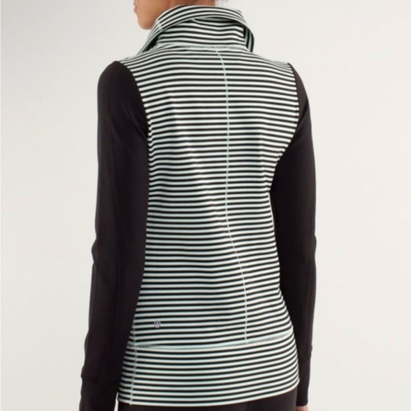 Lululemon Daily Yoga Jacket, size 2** - Picture 3 of 6